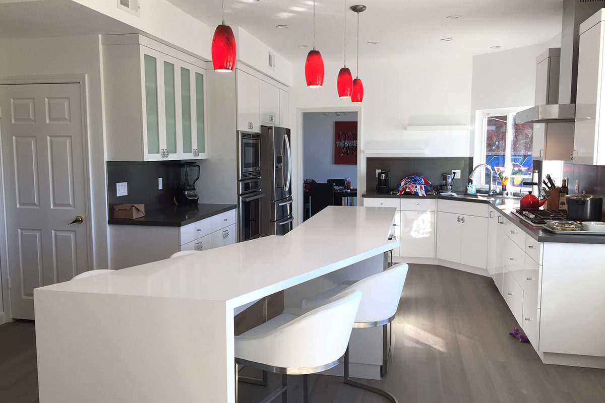 Kitchen Remodel with White Lacquer & Island-Nook Combo in Calabasas